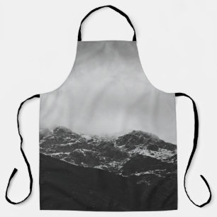 TABLIER PHOTO GRAYSCALE DE LA MONTAGNE COUVERTE DE NEIGE