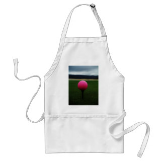 Tablier Pink Golf Ball sur un terrain de golf de montagne
