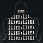 Tablier Queen Of the Kitchen Échecs noir blanc Motif Ap<br><div class="desc">Tablier féminin aux échecs noir et blanc classique pour les amateurs d'échecs,  avec des figures d'échecs dans un motif géométrique. Design moderne des pièces d'échecs</div>