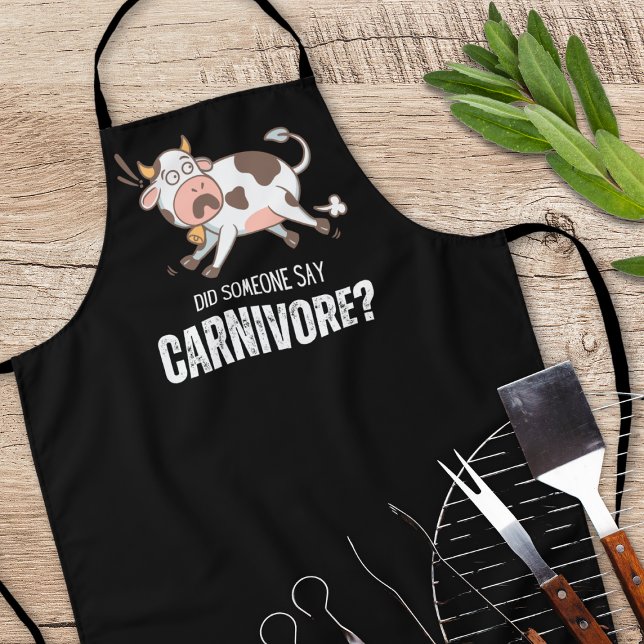 Tablier Quelqu'Un A Dit Carnivore Drôle Amateur De Viande (Did Someone Say Carnivore? Funny black kitchen apron for meat lovers. Order today!)