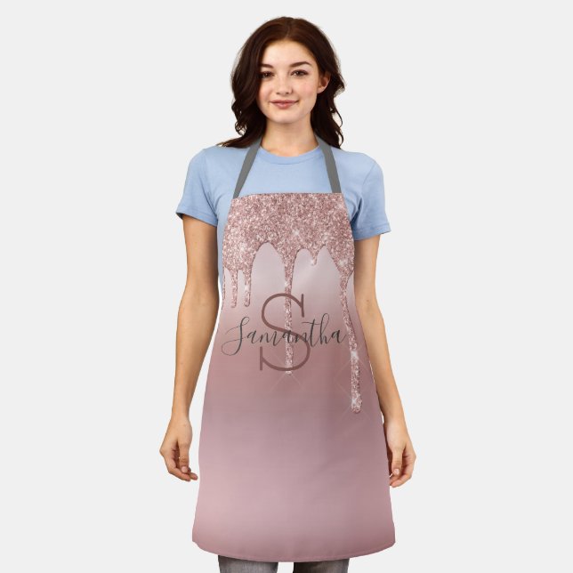 Tablier Rose Gold Monogramme Fard à Joues Rose Tendance av (Porté)