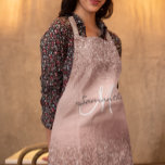 Tablier Rose Parties scintillant or Look Confetti Monogram<br><div class="desc">Cette conception peut être personnalisée en choisissant l'option personnaliser pour ajouter du texte ou apporter d'autres modifications. Si ce produit a la possibilité de transférer la conception à un autre article, s'il vous plaît assurez-vous d'ajuster la conception pour s'adapter si nécessaire. Contactez-moi à colorflowcreations@gmail.com si vous souhaitez avoir cette conception...</div>