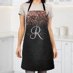 Tablier Rose personnalisé Parties scintillant or noir Étin<br><div class="desc">Personnalisez facilement ce design élégant et branché de tablier avec une jolie parties scintillant brillante or rose sur un arrière - plan métallique brossé noir.</div>