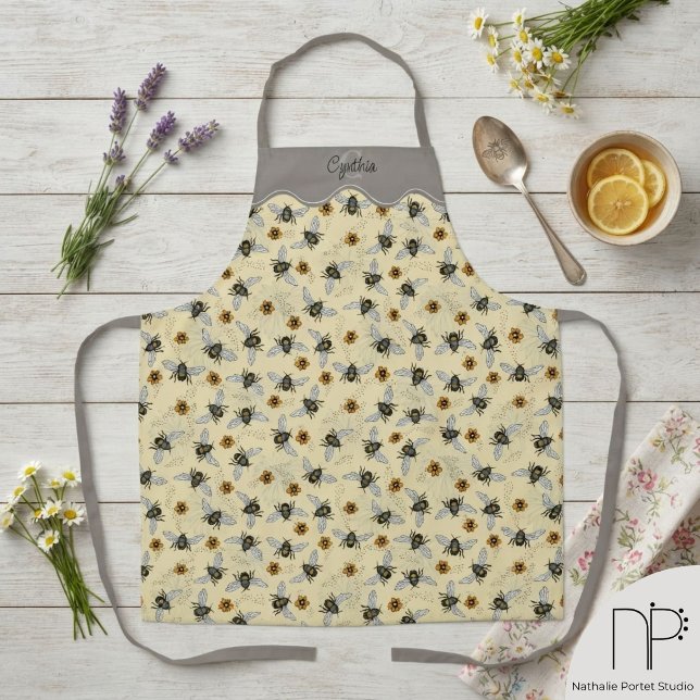 Tablier Tabard de jardinage à motif d'abeille jaune (This Yellow Honeybee Pattern Gardening Apron features hand-drawn bee and floral art.)