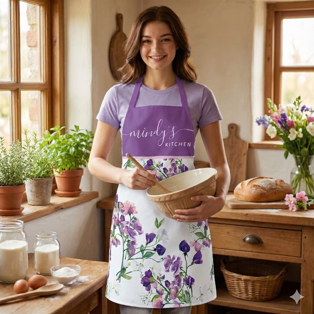 Tablier Tabardier à impression de pois de senteur partout (This beautiful personalized apron would make a great bridal shower or birthday gift! )