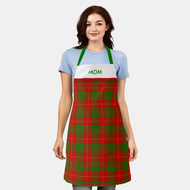 Tablier Tartan à carreaux rouge et vert rustique avec nom (Porté)