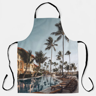 Tablier Transats Brown en bois près de la piscine entour