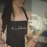 Tablier Trendy Monogram | Name de script noir moderne<br><div class="desc">A simple stylish custom monogram design in informal casual handwritten script typographiy in striking monochrome and white. The monogram can easily be personalized to make a design as unique as you are! The perfect trendy poison ou accessoire pour un instant.</div>