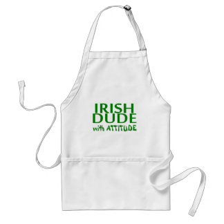 Tablier Type irlandais avec l'attitude