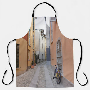 TABLIER VÉLO PARKÉ PRÈS DU MUR SUR ALLEY