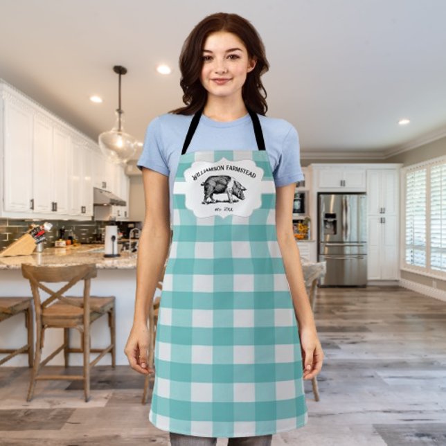 Tabliers de porc de ferme à carreaux sarcelle et b (Teal Buffalo Plaid Farm Pig Personalized Apron)