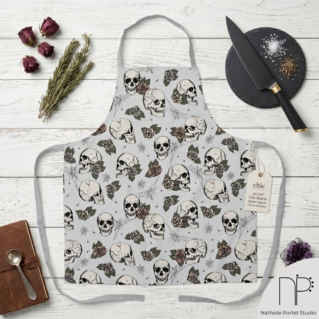 Tabliers Floral Crâne et Rose Gothique (Hand drawn skull and rose ink art apron with a chic noir aesthetic by Nathalie Portet)