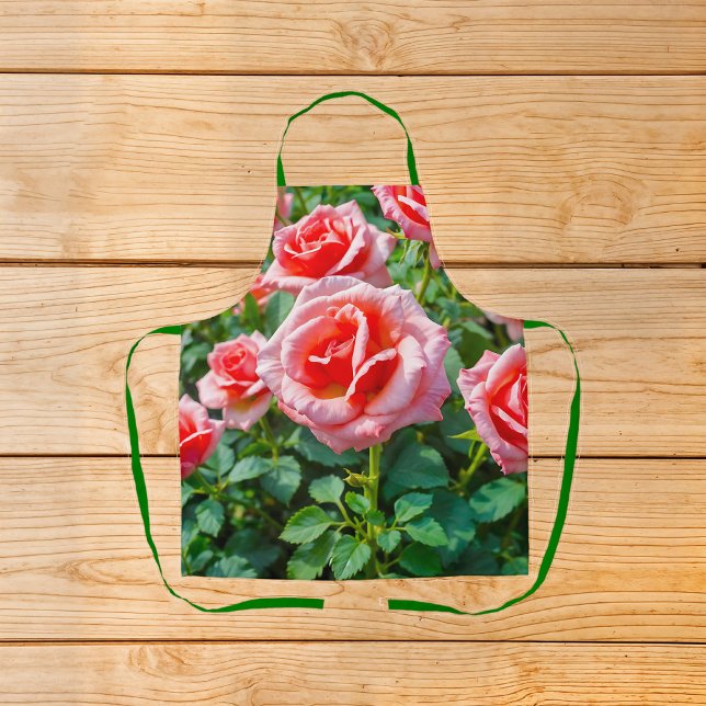 Tabliers Roses Roses (Apron with pink roses)