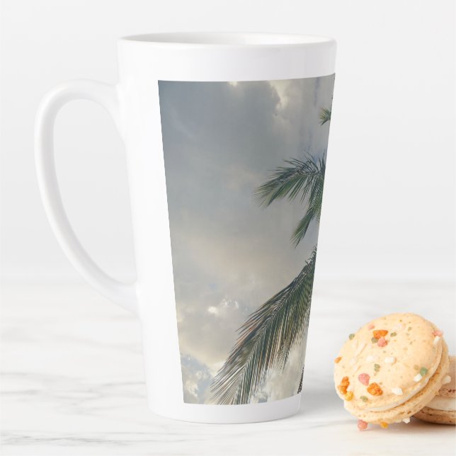 Tall Vacation Palm Mug (En situation)