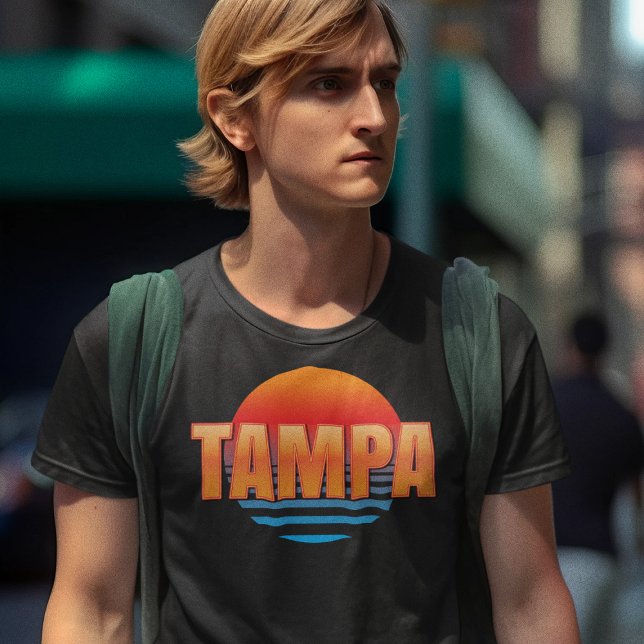 Tampa Florida Retro Sunset T-Shirt (Créateur téléchargé)