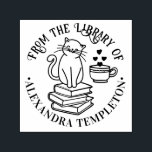 Tampon Auto-encreur Chat assis sur les livres #3, Nom de la bibliothèq<br><div class="desc">Cat Sitting on Books #3,  Mug de café "From the library of" Nom du livre ========= Cela peut être facilement changé pour dire "This Book Belongs to",  "Ex Libris",  "From the desk of",  "from the office of" ou autre texte de votre choix.</div>