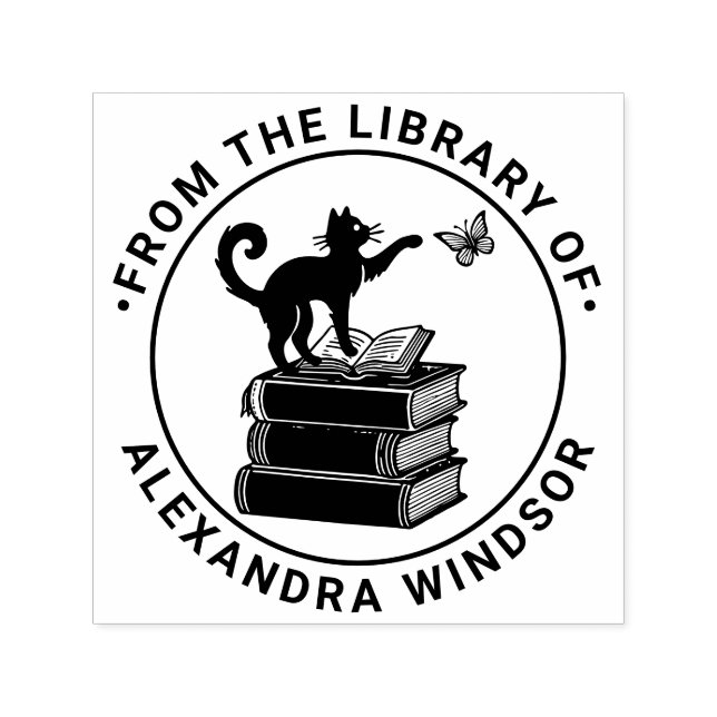 Tampon Auto-encreur Chat sur des livres frappant un papillon Nom de la (Design)