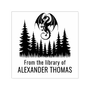 Tampon Auto-encreur Dragon au-dessus des bibliothèques de sapins Nom d