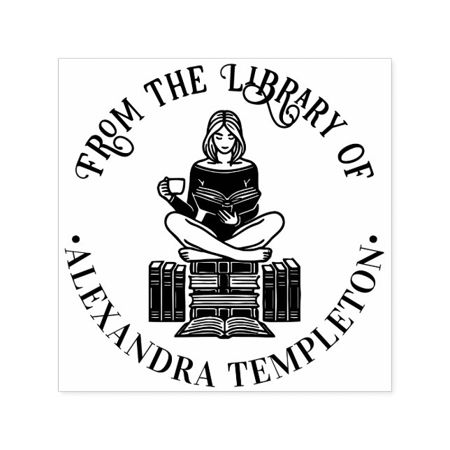 Tampon Auto-encreur Fille perchée sur des livres en lecture #2 Nom du  (Design)