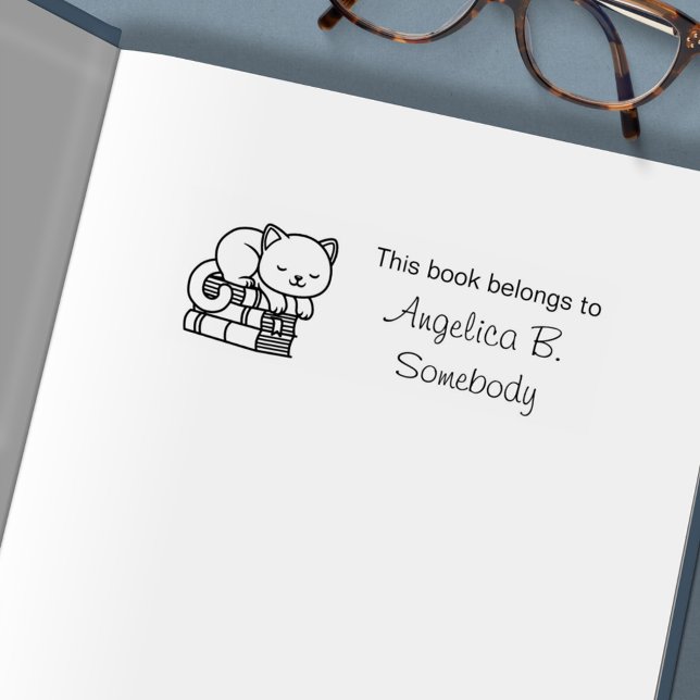 Tampon Auto-encreur Happy Cat au-dessus de la pile de livres - Plaque  (Créateur téléchargé)