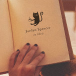 Tampon Auto-encreur Librairie Cat & Coffee Ex Livre personnalisé<br><div class="desc">Ce timbre simple présente une illustration dessinée à la main d'un chat tenant un café chaud. Votre nom est imprimé dans la typographie serif classique, avec "ex libris" en italique ci-dessous. Un grand cadeau pour les enseignants, les bibliothécaires et les amateurs de livres. Visualisez la collection liée sur cette page...</div>