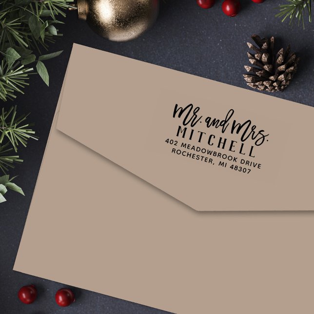 Tampon Auto-encreur M. et Mme Modern Brushed Script Adresse de retour (Créateur téléchargé)