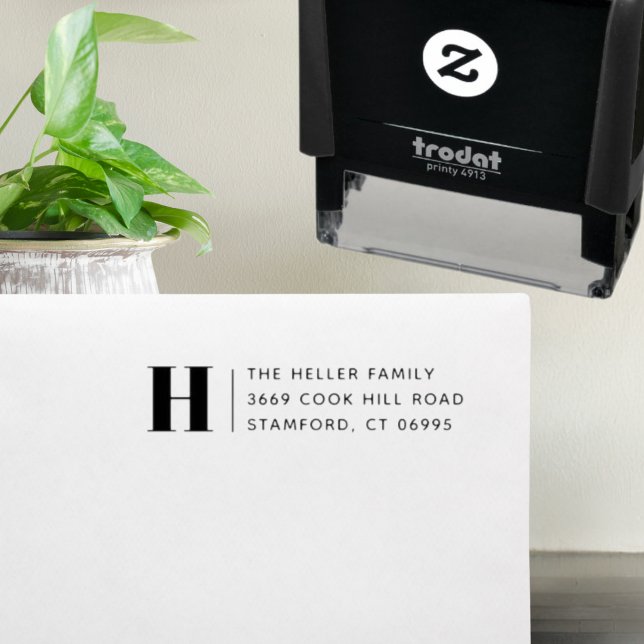 Tampon Auto-encreur Moderne Classique Monogramme Adresse de Retour Per (Modern classic monogram self-inking return address stamp adds timeless polish to mail)