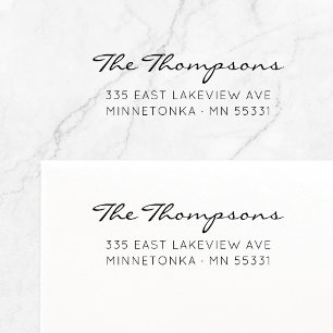 Tampon Auto-encreur Nom de famille de script moderne. Adresse de retou