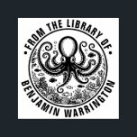 Tampon Auto-encreur Octopus Fish Seashing Coral Library Nom du livre<br><div class="desc">Baignade de pieuvre parmi les poissons,  les coquillages,  le corail "From the Library of" Nom du livre Conception ========== Cela peut être facilement changé pour dire "This Book Belongs to",  "Ex Libris",  "From the desk of",  "from the office of" ou autre texte de votre choix.</div>