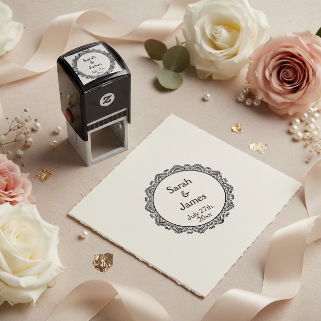 Tampon Auto-encreur Timbre pour mariage rond avec cadre ornemental (Custom newlyweds names and wedding date pre inked round stamp.)