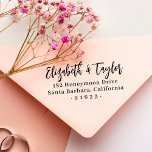 Tampons Encreurs Adresse de retour de Mariage d'écriture manuscrite<br><div class="desc">Timbre d'adresse en bois du couple élégant et personnalisé. Ce design élégant présente les noms du couple en caractères gras, ajoutant une touche chic à vos mailings. Ci-dessous, l'adresse domiciliaire se démarque par une typographie serif audacieuse, assurant des détails clairs et lisibles. Ce timbre polyvalent peut être utilisé à diverses...</div>