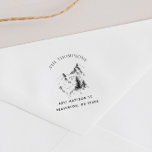 Tampons Encreurs Adresse de retour famille Vintage Mountain Pinetre<br><div class="desc">Créez votre propre timbre de famille avec un croquis d'un paysage de montagne, personnalisé avec votre nom et adresse. Le design présente une belle image vintage d'un paysage de montagne avec une élégante typographie vintage. Imaginez votre nom de famille au milieu des lignes accidentées d'un paysage montagneux intemporel, symbole de...</div>