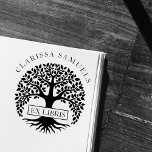 Tampons Encreurs Elégant Arbre Arrondi Nom personnalisé Ex Libris<br><div class="desc">Arbre Arrondi Élégant Nom Personnalisé Ex Libris Timbre En Bois. Personnalisez vos livres préférés avec un timbre personnalisé pour rappeler aux gens à qui appartient le livre. Avec une silhouette d'arbre, "ex libris" placé dans une boîte et votre nom dans une police serif courbée sur le dessus. Idéal pour les...</div>