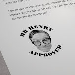 Tampons Encreurs Enseignant Funny Visage Approuvé<br><div class="desc">Faites plaisir à noter ! Créez un timbre auto-encastré personnalisé avec VOTRE visage et le mot "APPROUVÉ". Parfait pour les enseignants qui veulent ajouter une touche originale et personnalisée au travail des étudiants. Téléchargez votre prise de tête (PNG transparent recommandé pour les meilleurs résultats). Ce timbre hilarant est un grand...</div>