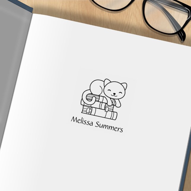Tampons Encreurs Happy Chat au-dessus de la pile de livres Plaque d (Créateur téléchargé)