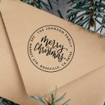 Tampons Encreurs Joyeux Noël Calligraphie Round Retour Adresse<br><div class="desc">L'ajout parfait à votre courrier de vacances! L'estampille Joy Christmas Calligraphy Round Return Address comporte une calligraphie manuscrite, une typographie ronde et une bordure circulaire. Un design classique avec une touche moderne ! Ajoutez votre libellé personnalisé en cliquant sur "Personnaliser ce modèle". Pour des modifications plus avancées (comme les polices...</div>