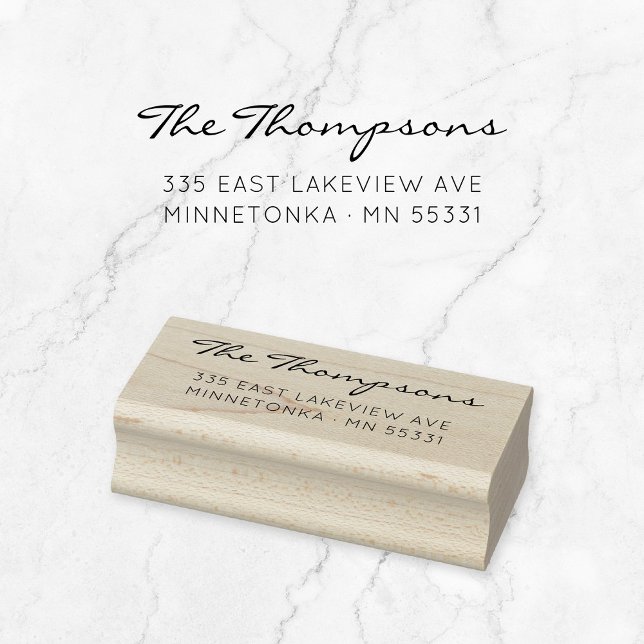 Tampons Encreurs Nom de famille de script moderne. Adresse de retou (Modern, elegant script typography wooden return address stamp. Basic typography address stamp.)