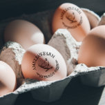 Tampons Encreurs Oeuf Vintage de poulet personnalisé<br><div class="desc">Personnalisez facilement cette ferme en apposant un timbre en caoutchouc d'oeufs bio sur le logo de votre entreprise, ou laissez cette illustration de poulet à la main, délicieuse et simple. Ajoutez votre propre logo, image et texte et créez votre propre design graphique chaleureux et rustique. Parfait pour la ferme, poule...</div>