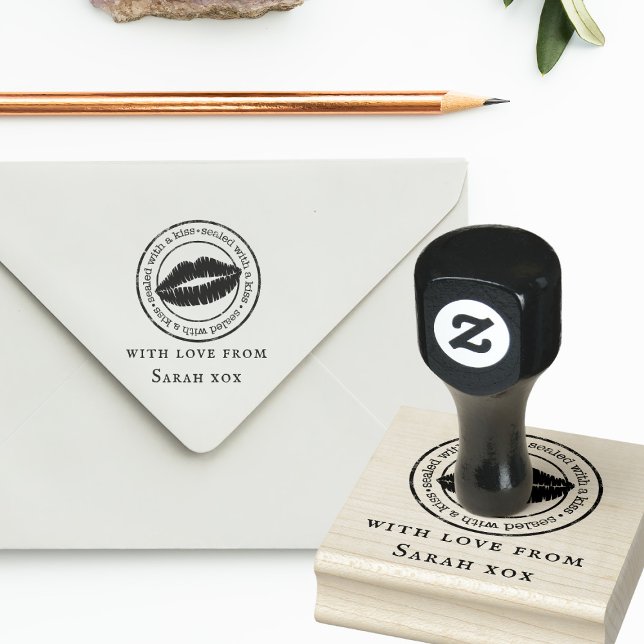 Tampons Encreurs Scellé avec la lèvre de baiser Impression personna (Just add your name to this cute Sealed with a kiss rubber stamp)