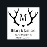 Tampons Encreurs Timbre d'adresse Mariage Rustic Antler<br><div class="desc">Timbre de mariage personnalisé avec bois rustique,  initiale monogramme,  nom et adresse du couple ci-dessous. Utilisez pour votre papeterie mariage,  ou achetez pour un ami pour son mariage,  ou comme un cadeau de mariée.</div>