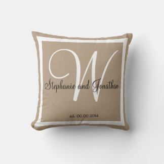 Tan Sand taupe personnalisé coussin de mariage