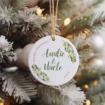 Tante et oncle premier ornement en céramique de No<br><div class="desc">Célébrez la nouvelle tante et l'oncle avec cette aquarelle moderne rouge et verte conception de Noël - il suffit de le customiser avec l'année ou cliquez sur "customiser plus loin" pour ajouter du texte,  changer la couleur arrière - plan ou ajouter une photo.</div>