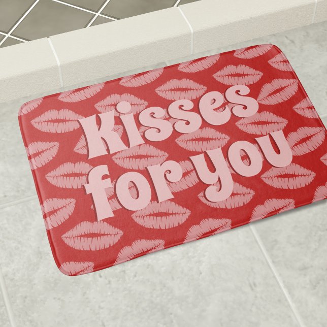 Tapis De Bain Baisers à lèvres rouge et rose Lièvres Personnalis (Be showered in kisses with this cute red and pink lip pattern bath mat)