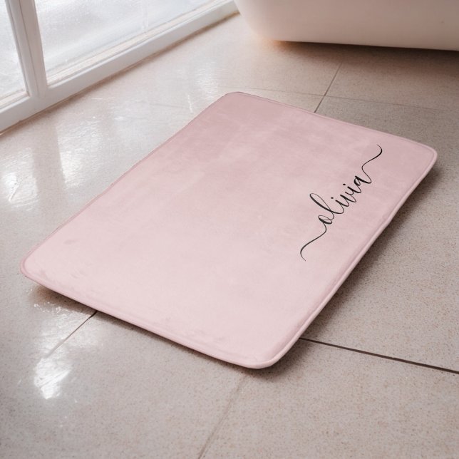 Tapis De Bain Blush Dusty rose moderne Script Girl Monogramme No (Créateur téléchargé)