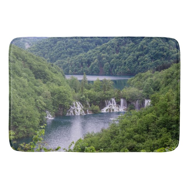 Tapis De Bain Cascade cascade avec forêt verte en Croatie (Devant)