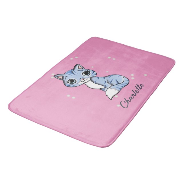Tapis De Bain Chat bleu mignon sur nom personnalisé rose (Angle)