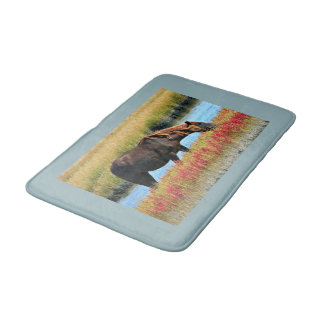 Tapis De Bain Cheval Brun Pâturant avec Bordure d'Eau Bleue