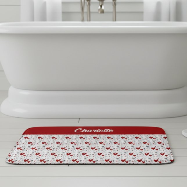 Tapis De Bain Cœurs Rétro Doodle Rouge Noir Monogramme Nom (cute red and black retro hearts theme custom bath mat with name monogram)