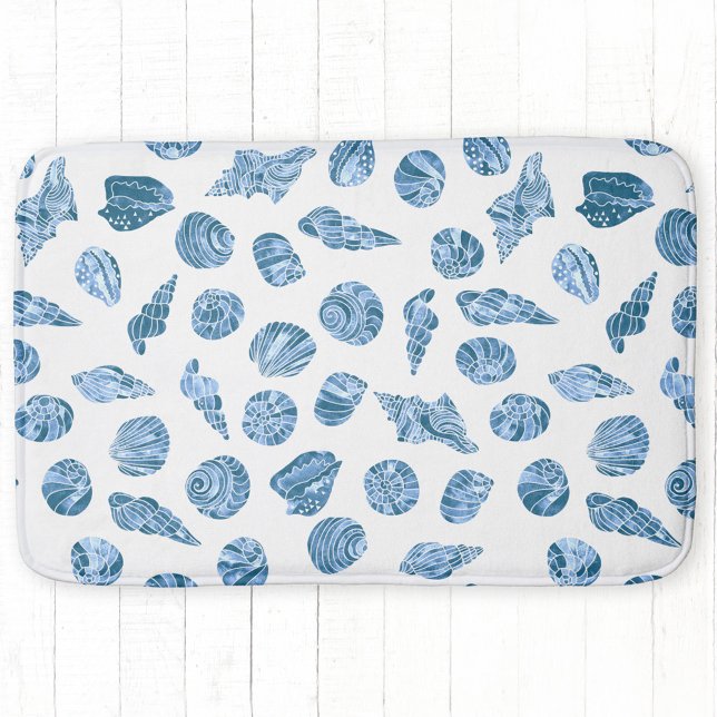 Tapis De Bain Coquillage Aquarelle Marin Côtier Bleu (Sea shell watercolor pattern blue and white bath mat with a coastal nautical feel)
