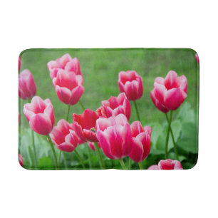 Tapis De Bain De mignonnes tulipes écarlate dans le jardin
